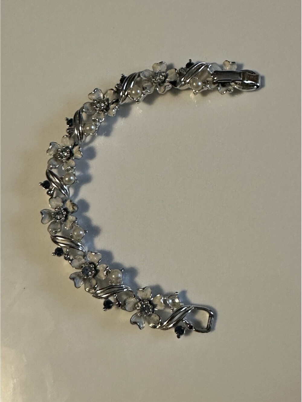 Silvertone Vintage Floral White Enameled Bracelet Clear Dark Blue and Pearl 7.5